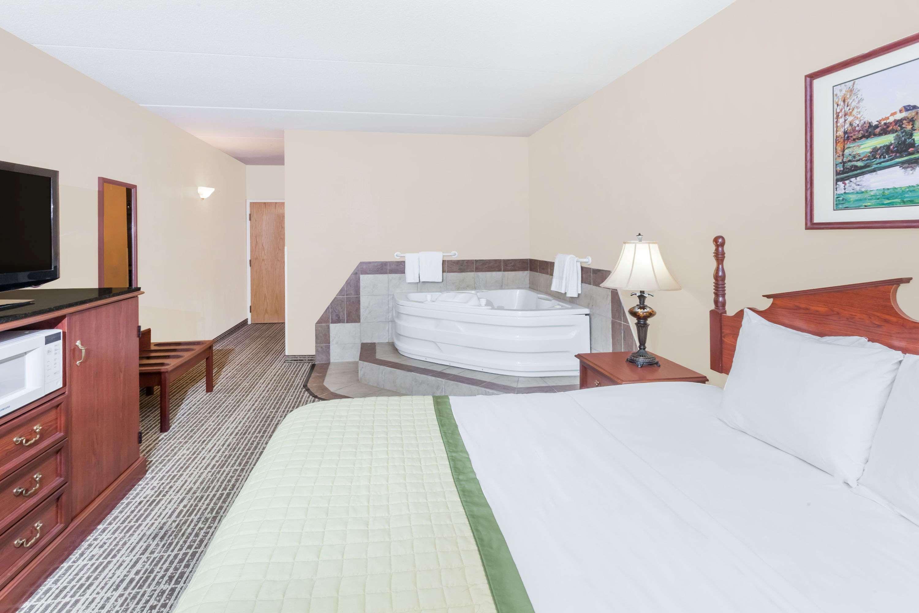 Baymont By Wyndham Elkhart Otel Dış mekan fotoğraf